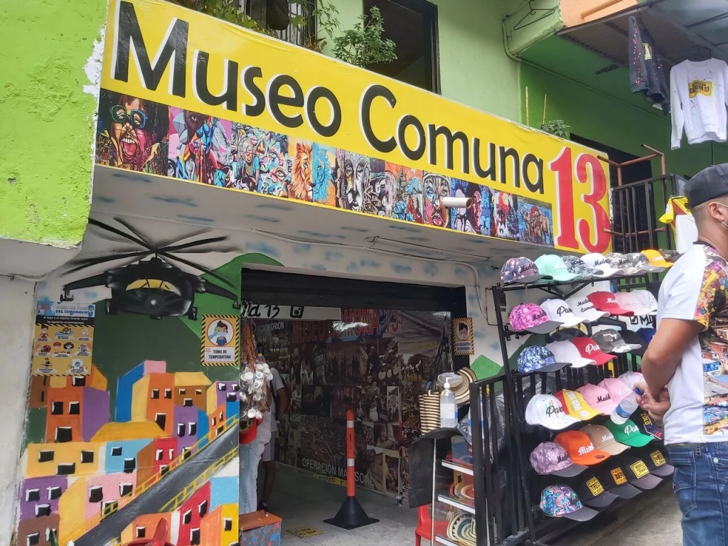 Graffitour, Un Recorrido A Través De La Historia Y Transformación De La Comuna 13 De Medellín