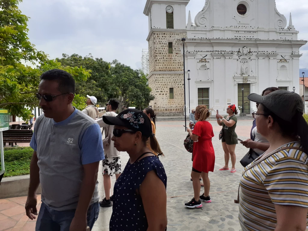 Tour Cultural Santa Fe De Antioquia Con Visita Al Puente De Occidente, Centro Histórico Y Experiencia De Tamarindo