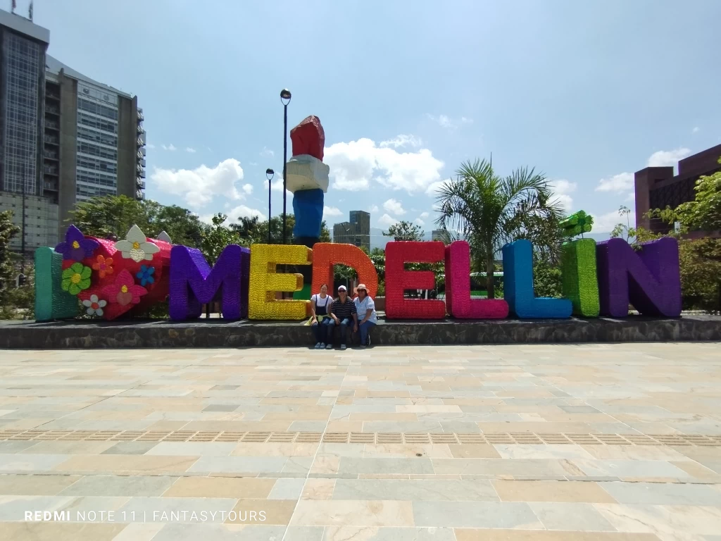 City Tour Por Medellín Con Graffitour, Ingreso Al Acuario Y Recorrido En Metro Y Metro Cable