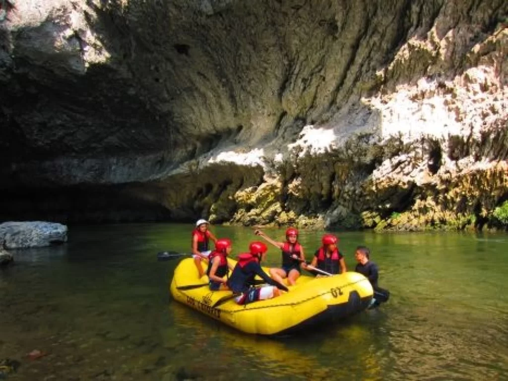 Tour A La Reserva Natural Cañón Del Río Claro: Rafting Y Espeleología, ¡Únete este domingo 16 de julio de 2023!