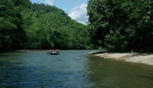 Tour A La Reserva Natural Cañón Del Río Claro: Rafting Y Espeleología, ¡Vívelo este viernes 25 de agosto de 2023!