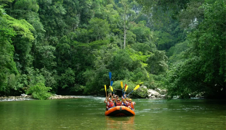 Tour A La Reserva Natural Cañón Del Río Claro: Rafting Y Espeleología, ¡Empaca tu maleta y vámonos el domingo 24 de marzo de 2024!