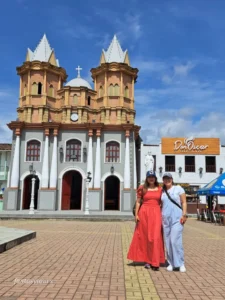 Tour A Guatapé Desde Medellín Con Visita A La Piedra El Peñón De Guatapé, ¡Disfrútalo este jueves 27 de marzo de 2025!