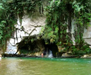 Tour A La Reserva Natural Cañón Del Río Claro: Rafting Y Espeleología, ¡Viaja este miércoles 16 de abril de 2025!