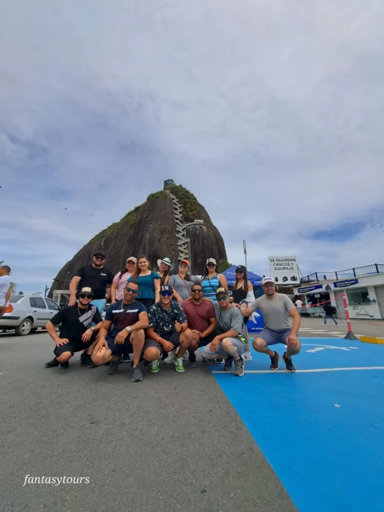 Tour A Guatapé Desde Medellín Con Visita A La Piedra El Peñón De Guatapé, ¡Viaje programado para el viernes 26 de septiembre de 2025!