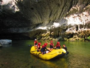 Tour A La Reserva Natural Cañón Del Río Claro: Rafting Y Espeleología, ¡Vívelo este miércoles 17 de septiembre de 2025!