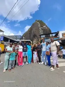 Tour A Guatapé Desde Medellín Con Visita A La Piedra El Peñón De Guatapé, ¡Comparte en familia el jueves 2 de abril de 2026!
