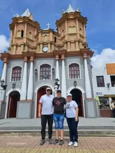 Tour A Guatapé Desde Medellín Con Visita A La Piedra El Peñón De Guatapé, ¡Vamos a disfrutarlo el viernes 10 de abril de 2026!