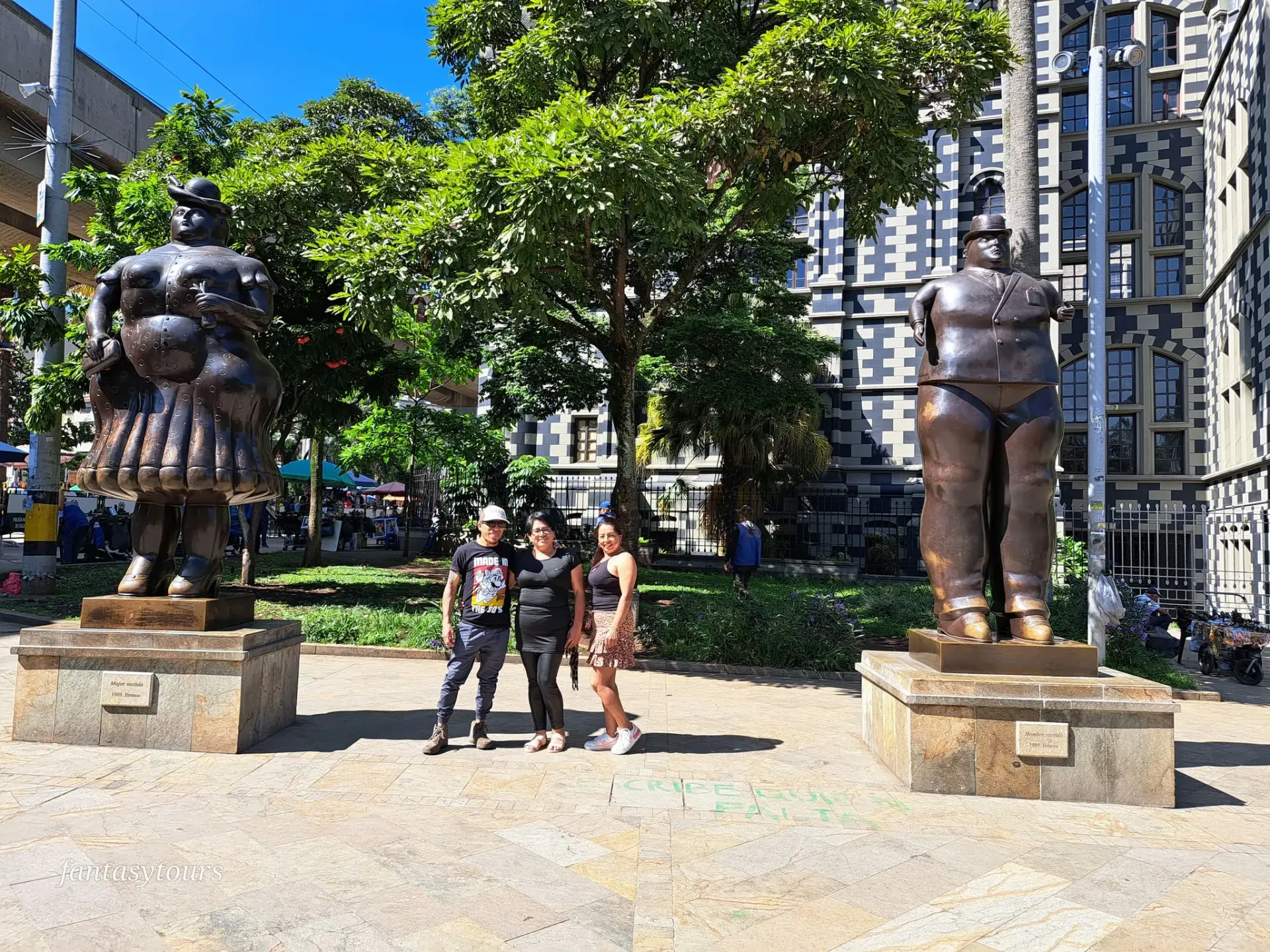 City Tour Medellín + Comuna13: Historia, Cultura Y Transformación Viva, ¡Viaja este lunes 17 de agosto de 2026!