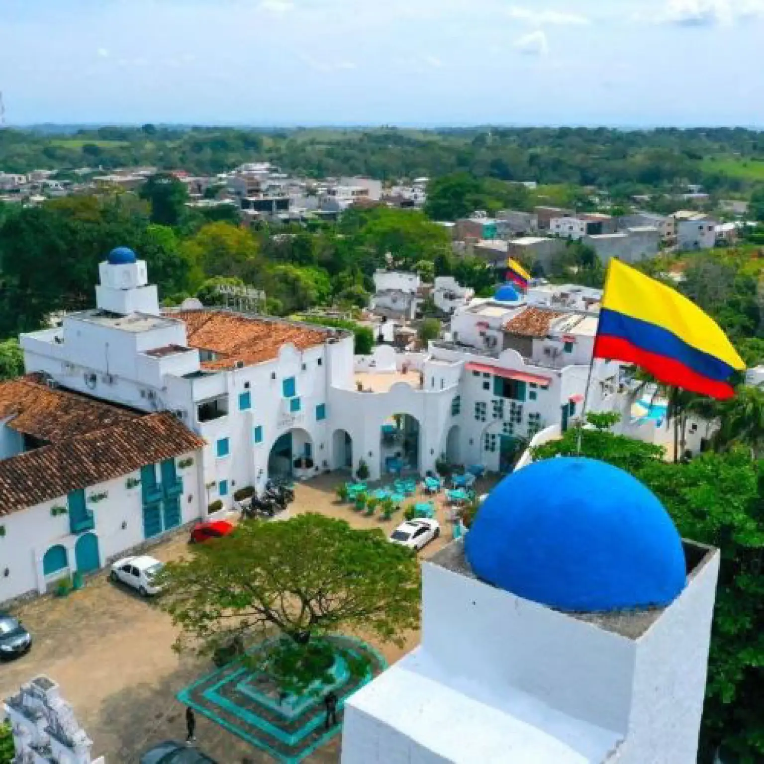 Santorini + Rafting, Día De Sol Al Santorini Colombiano Desde Medellín, ¡Vamos a disfrutarlo el lunes 20 de julio de 2026!