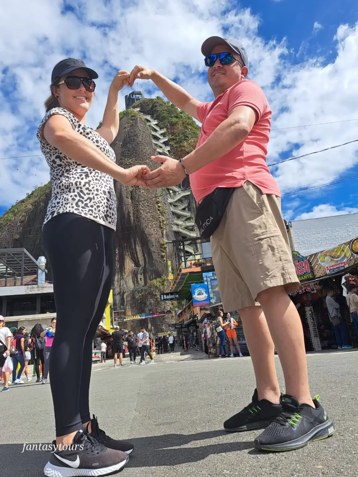 Tour A Guatapé Desde Medellín Con Visita A La Piedra El Peñón De Guatapé, ¡Empaca tu maleta y vámonos el viernes 7 de agosto de 2026!