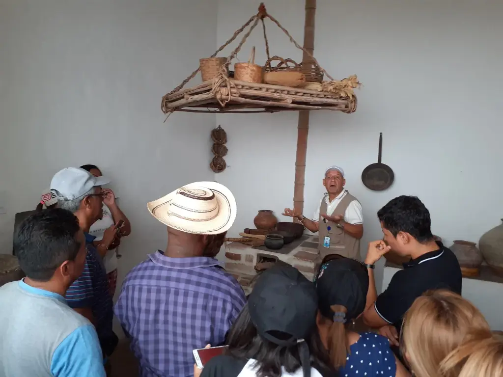 Tour Cultural Santa Fe De Antioquia Con Visita Al Puente De Occidente Y Centro Histórico, ¡Vamos a disfrutarlo el jueves 30 de julio de 2026!