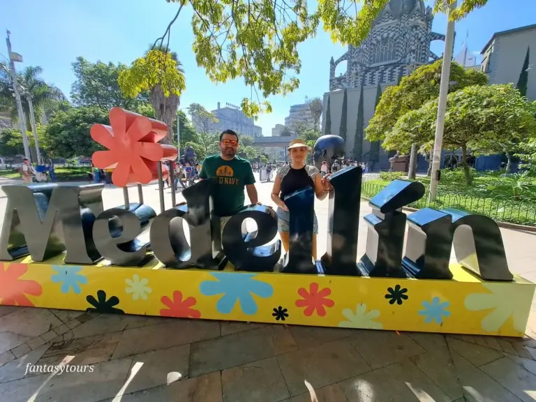 City Tour Medellín + Comuna13: Historia, Cultura Y Transformación Viva, ¡Listos para viajar el miércoles 9 de septiembre de 2026!