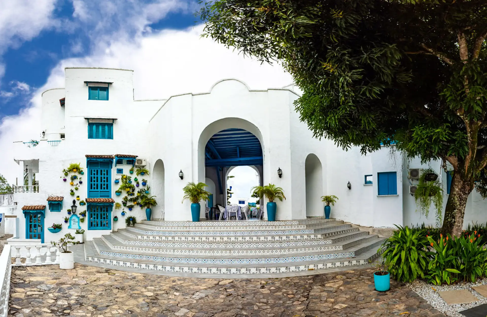 Día De Sol Al Santorini Colombiano Desde Medellín, ¡Empaca tu maleta y vámonos el domingo 23 de agosto de 2026!