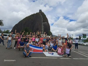 Tour A Guatapé Desde Medellín Con Visita A La Piedra El Peñón De Guatapé, ¡Vívelo este lunes 3 de agosto de 2026!