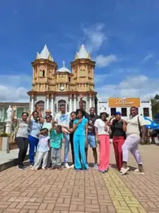 Tour A Guatapé Desde Medellín Con Visita A La Piedra El Peñón De Guatapé, ¡Empaca tu maleta y vámonos el martes 11 de agosto de 2026!