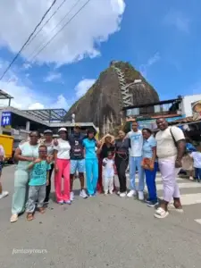 Tour A Guatapé Desde Medellín Con Visita A La Piedra El Peñón De Guatapé, ¡Descubre este destino el sábado 31 de octubre de 2026!