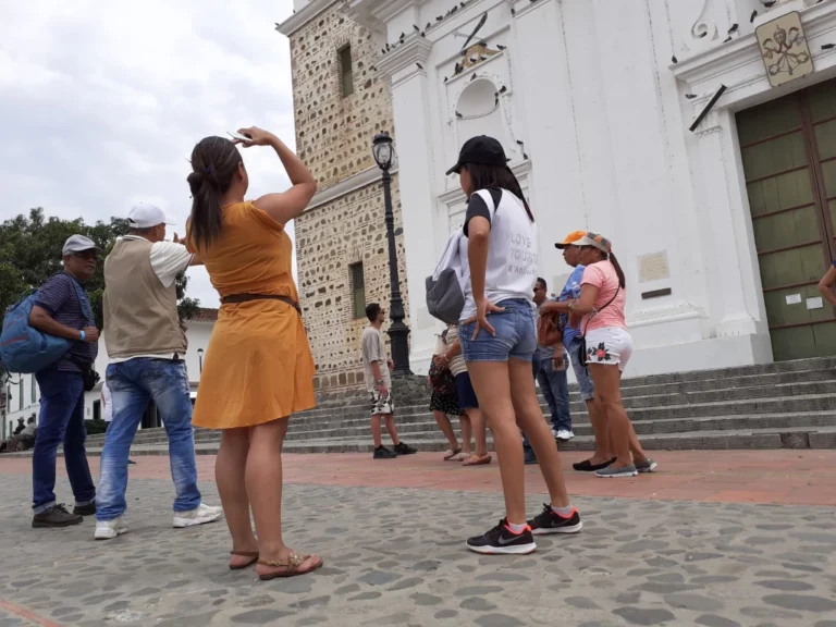 Tour Cultural Santa Fe De Antioquia Con Visita Al Puente De Occidente Y Centro Histórico, ¡Comparte en familia el lunes 14 de septiembre de 2026!
