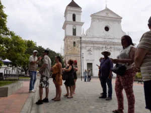 Tour Cultural Santa Fe De Antioquia Con Visita Al Puente De Occidente Y Centro Histórico, ¡Viaja este martes 15 de septiembre de 2026!