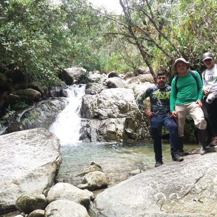 Guías de fantasyToursAntioquia y Arranquemospues en recorrido Samaná - Río Guatapé - Vereda la Araña, San Rafael, Antioquia
