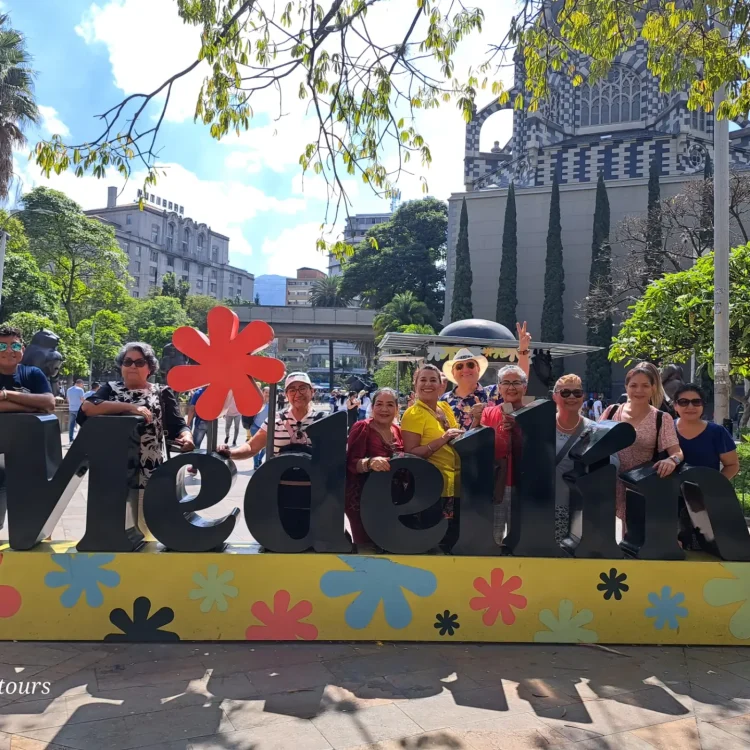 City Tour Medellín + Comuna13: Historia, Cultura Y Transformación Viva, ¡Viaje programado para el miércoles 16 de septiembre de 2026!