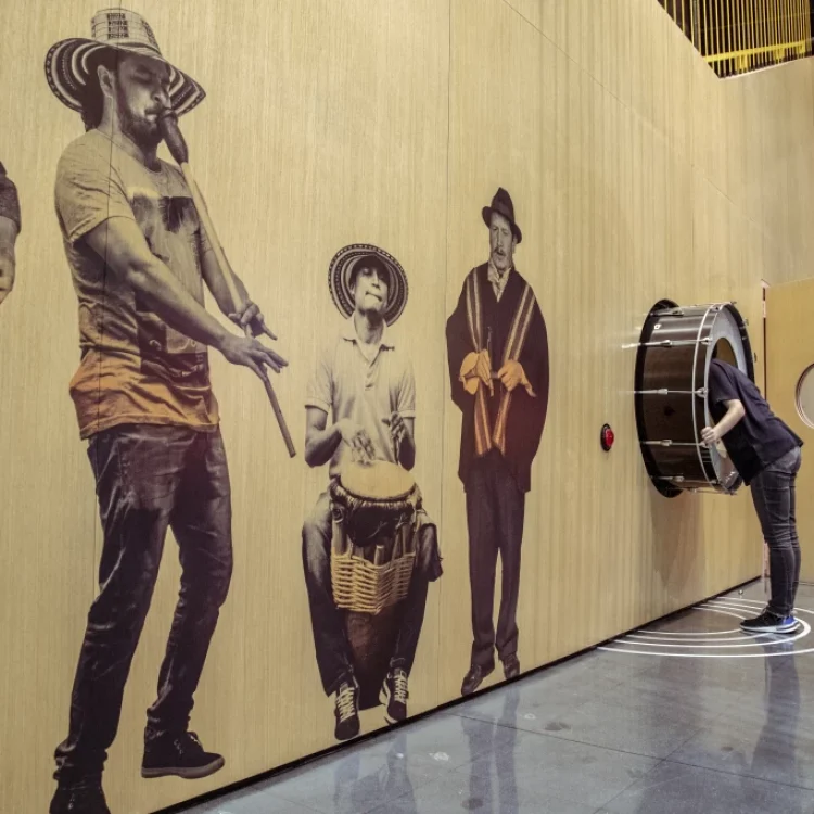 City Tour Por Medellín Con Graffitour, Ingreso Al Acuario Y Recorrido En Metro Y Metro Cable, ¡Atrévete y viajemos el lunes 1 de mayo de 2023!