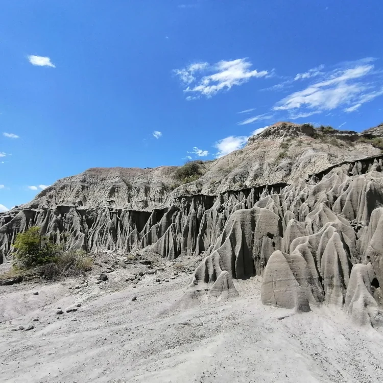 Desierto De La Tatacoa + Mano Del Gigante, ¡Acompáñanos el viernes 30 de mayo de 2025!