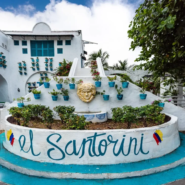 Día De Sol Al Santorini Colombiano Desde Medellín, ¡Viaje programado para el domingo 9 de agosto de 2026!