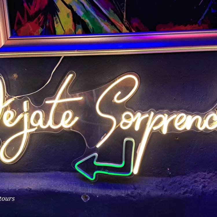 Graffitour, Un Recorrido A Través De La Historia Y Transformación De La Comuna 13 De Medellín, ¡Comparte en familia el lunes 2 de junio de 2025!