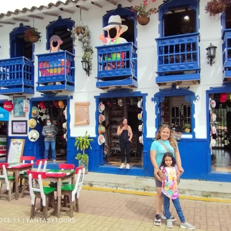 Tour A Guatapé Desde Medellín Con Visita A La Piedra El Peñón De Guatapé, ¡Listos para viajar el martes 2 de mayo de 2023!