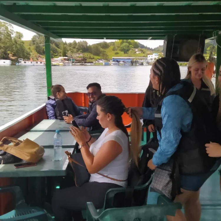 Guatapé, ¡Únete este viernes 28 de abril de 2023!