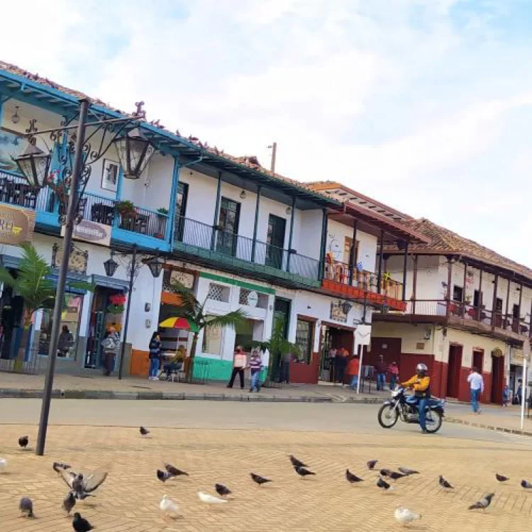 Por Las Calles De Sonsón, ¡Descubre este destino el domingo 27 de abril de 2025!