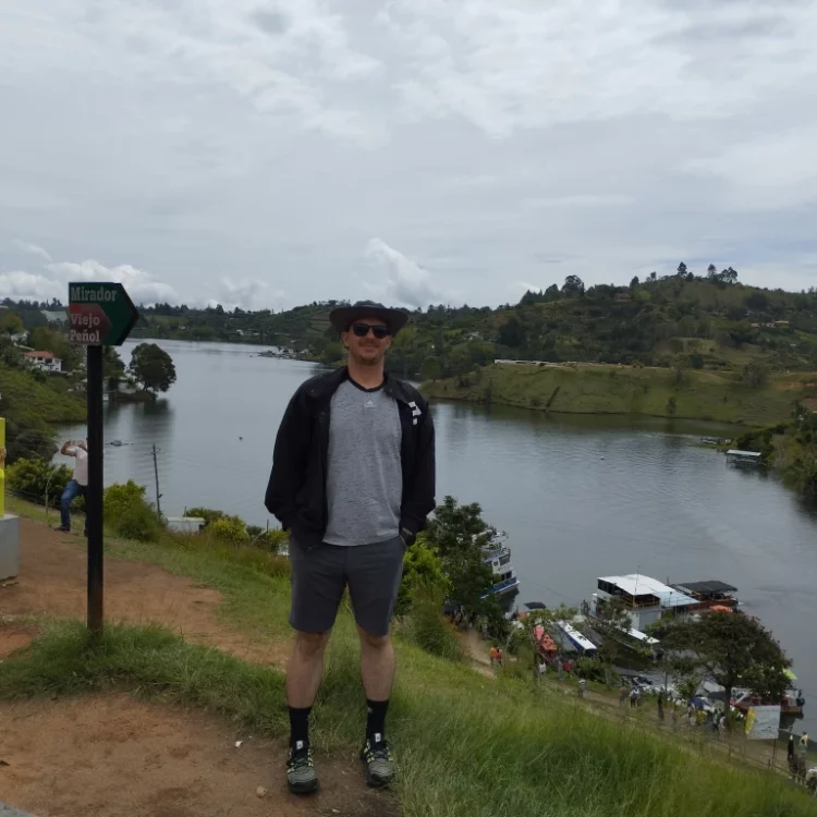 Tour A Guatapé Desde Medellín Con Visita A La Piedra El Peñón De Guatapé, ¡Viaja el jueves 27 de julio de 2023!