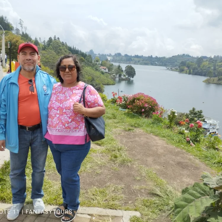 Tour A Guatapé Desde Medellín Con Visita A La Piedra El Peñón De Guatapé, ¡Atrévete y viajemos el lunes 27 de febrero de 2023!