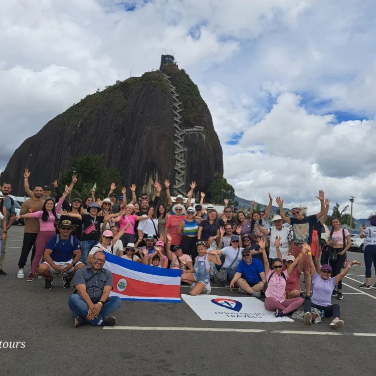 Tour A Guatapé Desde Medellín Con Visita A La Piedra El Peñón De Guatapé, ¡Vívelo este lunes 3 de agosto de 2026!