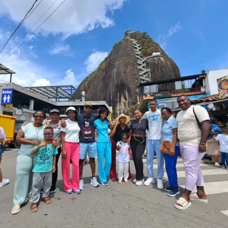 Tour A Guatapé Desde Medellín Con Visita A La Piedra El Peñón De Guatapé, ¡Descubre este destino el sábado 31 de octubre de 2026!
