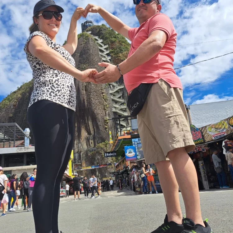 Tour A Guatapé Desde Medellín Con Visita A La Piedra El Peñón De Guatapé, ¡Vívelo este viernes 22 de agosto de 2025!