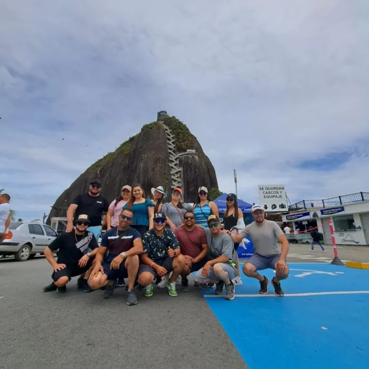 Tour A Guatapé Desde Medellín Con Visita A La Piedra El Peñón De Guatapé, ¡Viaje programado para el viernes 26 de septiembre de 2025!