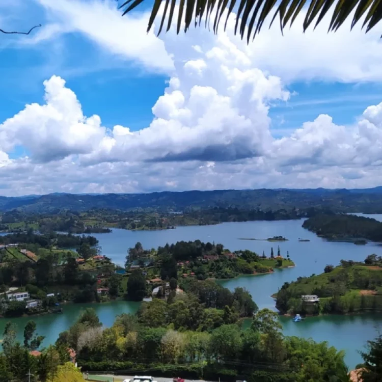 Tour A Guatapé, Pueblo De Zócalos, ¡Listos para viajar el viernes 13 de enero de 2023!