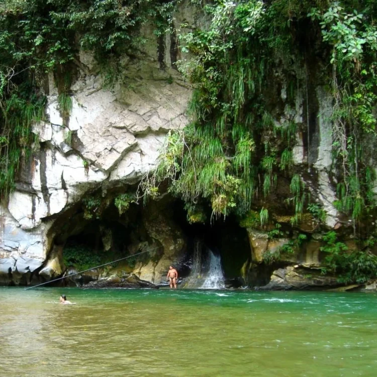 Tour A La Reserva Natural Cañón Del Río Claro: Rafting Y Espeleología, ¡Viaja este miércoles 16 de abril de 2025!