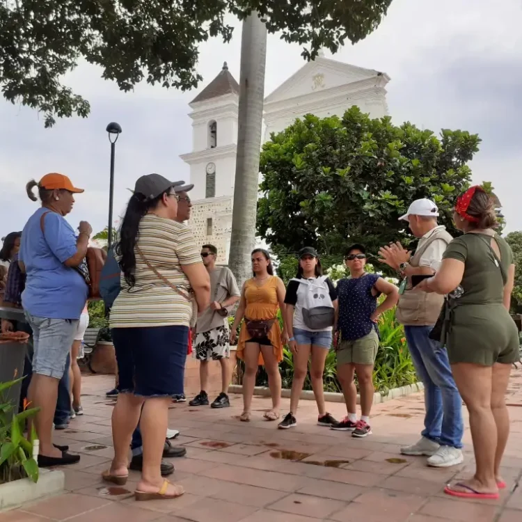 Tour Cultural Santa Fe De Antioquia Con Visita Al Puente De Occidente Y Centro Histórico, ¡Listos para viajar el domingo 27 de diciembre de 2026!