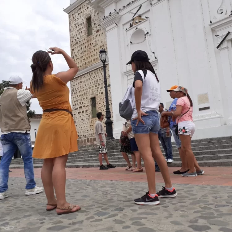 Tour Cultural Santa Fe De Antioquia Con Visita Al Puente De Occidente Y Centro Histórico, ¡Listos para viajar el jueves 16 de noviembre de 2023!