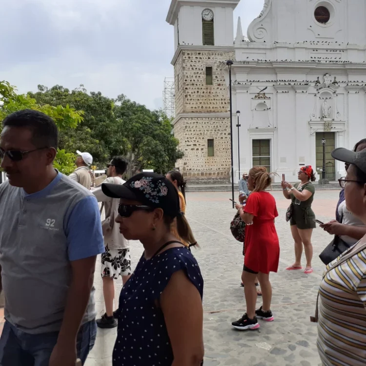 Tour Cultural Santa Fe De Antioquia Con Visita Al Puente De Occidente Y Centro Histórico, ¡Comparte en familia el jueves 25 de septiembre de 2025!