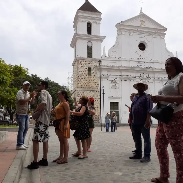 Tour Cultural Santa Fe De Antioquia Con Visita Al Puente De Occidente Y Centro Histórico, ¡Viaja este martes 15 de septiembre de 2026!